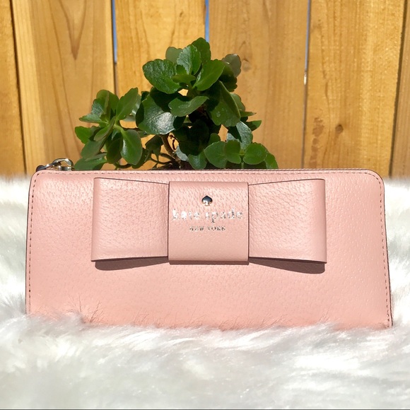 SOLD‼️ kate spade wallet - Picture 1 of 5